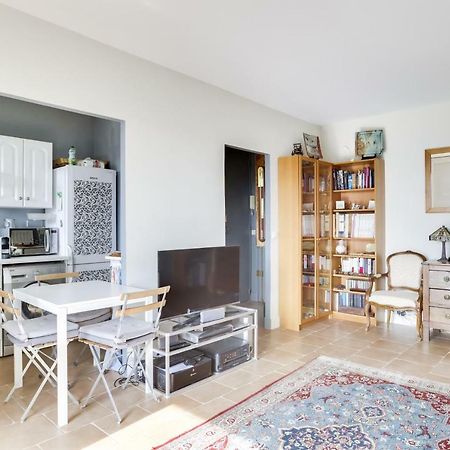 Charming Apartment With Terrace By Weekome Paris Bagian luar foto