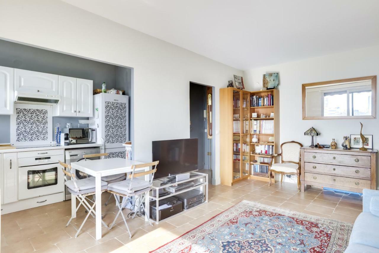Charming Apartment With Terrace By Weekome Paris Bagian luar foto
