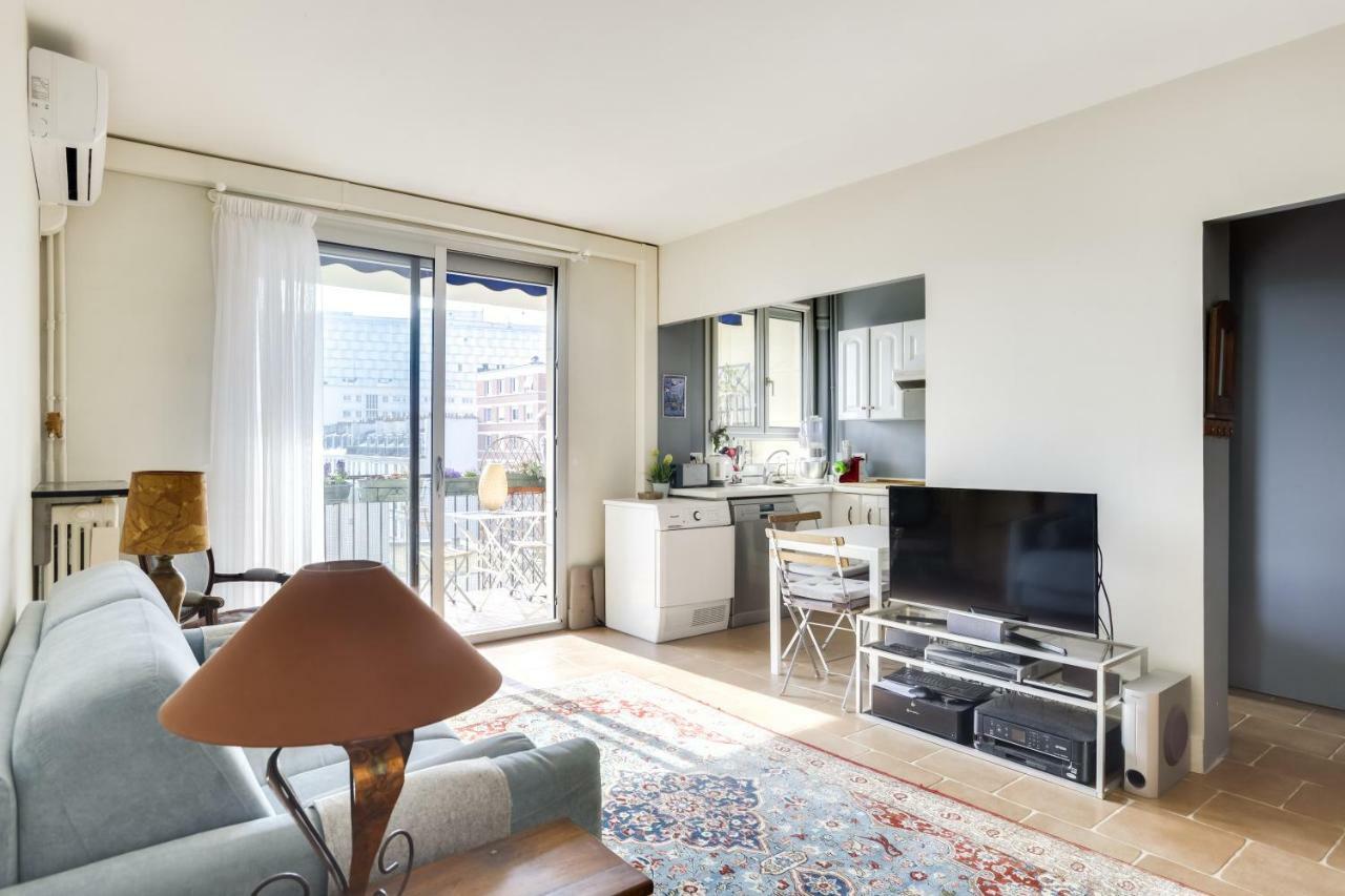 Charming Apartment With Terrace By Weekome Paris Bagian luar foto