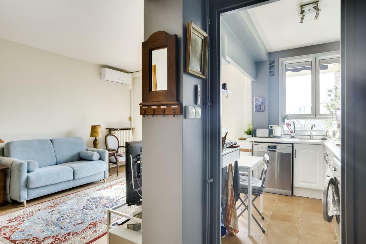 Charming Apartment With Terrace By Weekome Paris Bagian luar foto